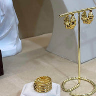 Janiyah - An elegant gold ring