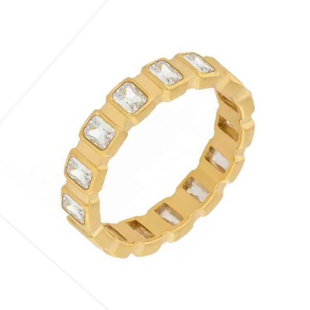 Della - Stylish Gold Ring