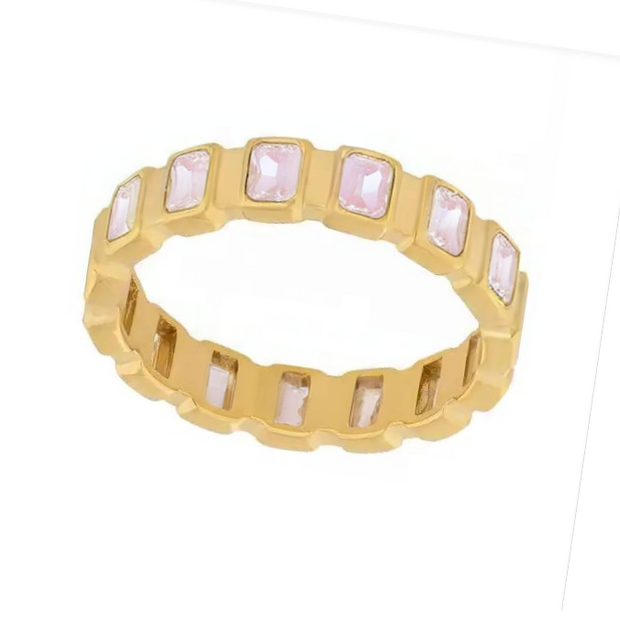 Della - Stylish Gold Ring