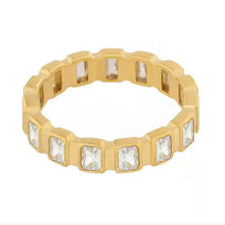 Della - Stylish Gold Ring