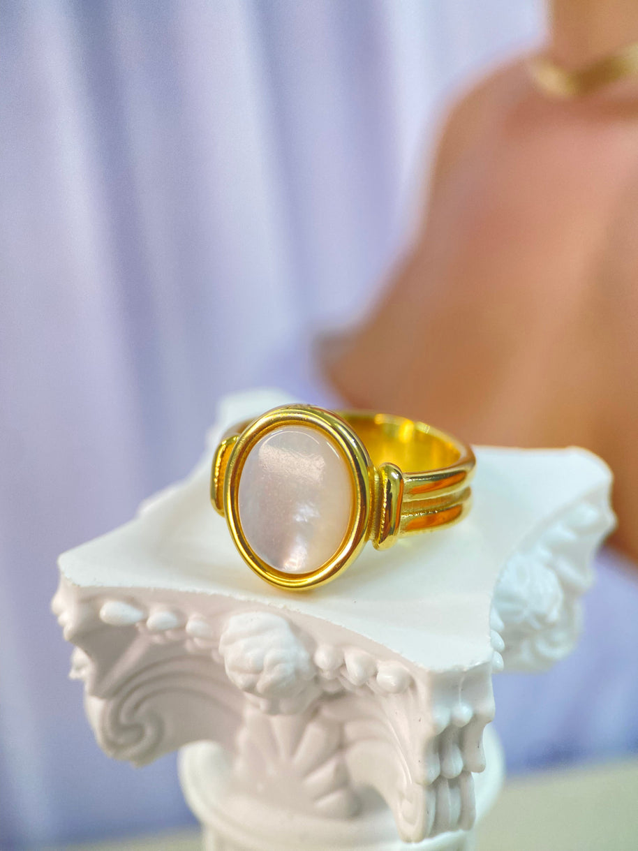 Eliza - Gold White Shell Ring